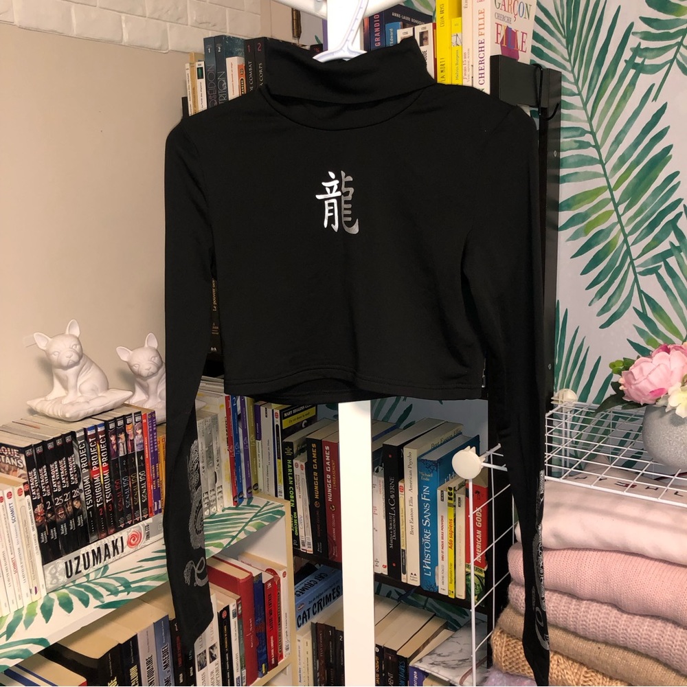 SHEIN | Highneck Cropped Long Sleeve Shirt With Dragon | Black